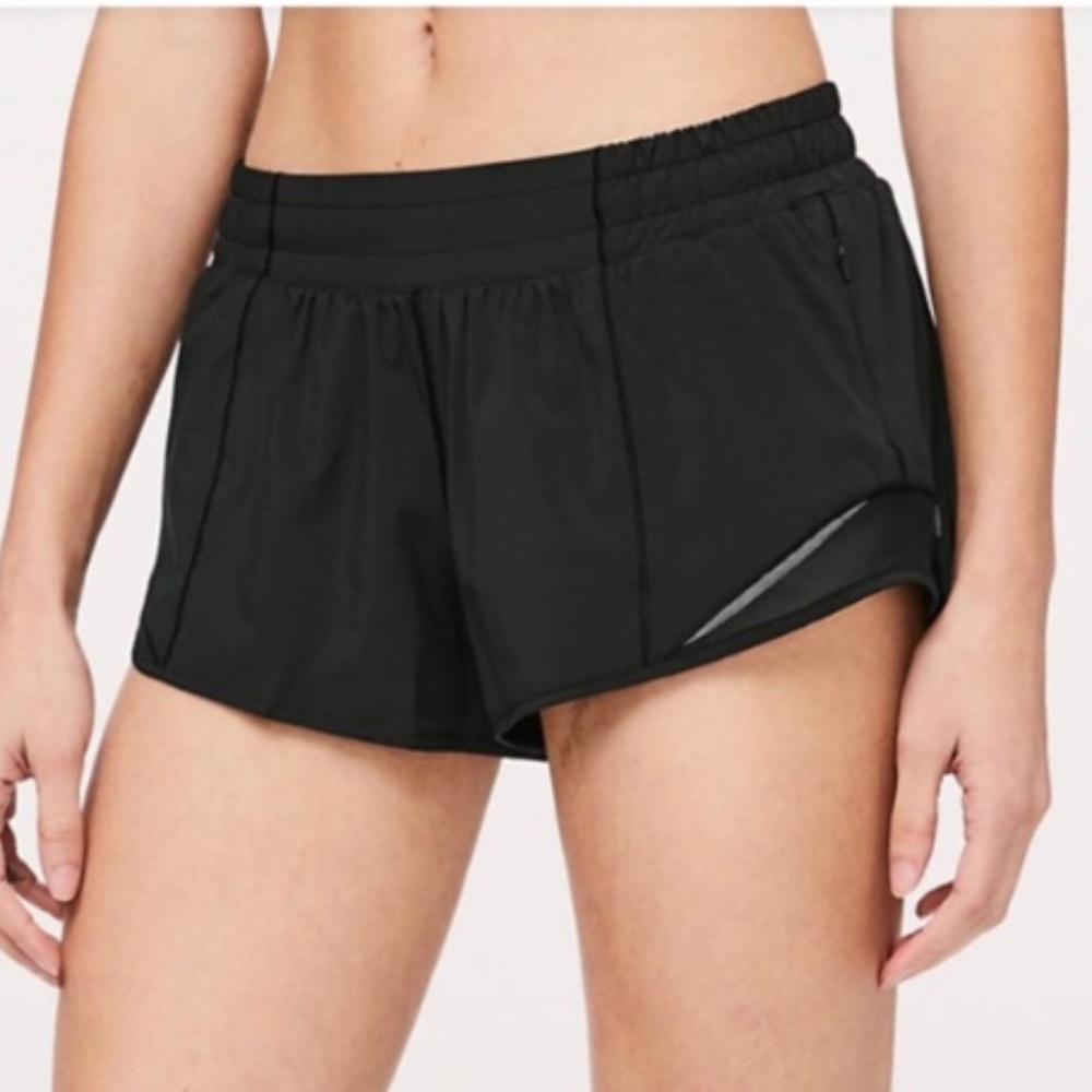 ISO Lulu Lemon Hotty Hot Shorts  🦋BLACK 🦋SIZE 6